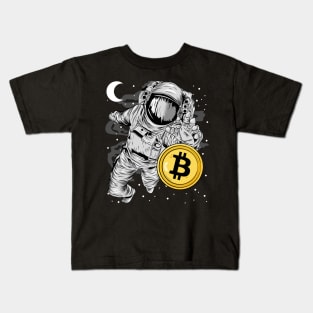 Astronaut Reaching BitCoin BTC To The Moon Crypto Token Cryptocurrency Wallet Birthday Gift For Men Women Kids Kids T-Shirt